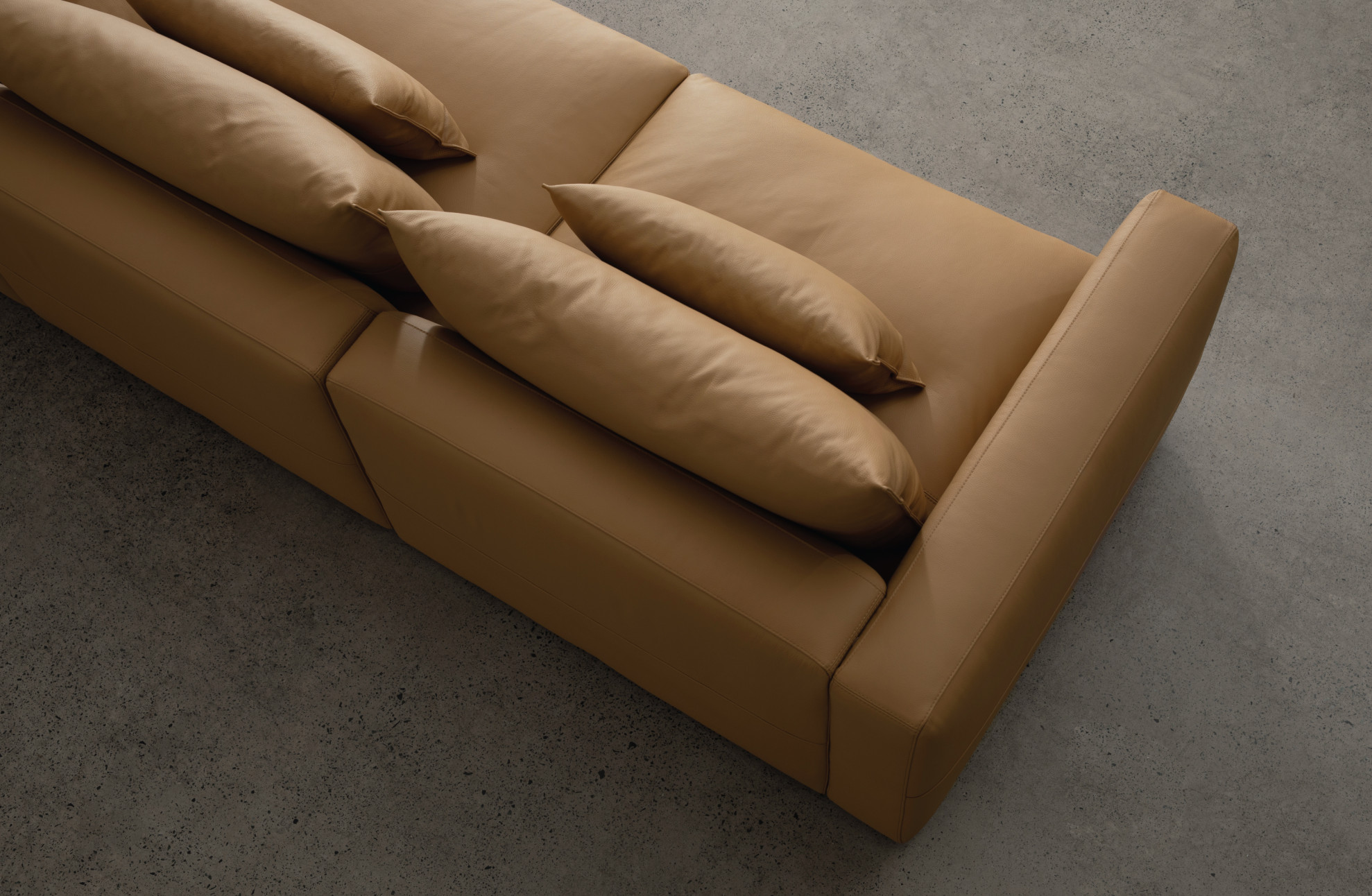 Nên chọn nệm sofa mềm hay cứng khi mỗi kiểu sofa đều cho một cảm giác ngồi khác nhau?